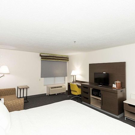 Hampton Inn Кървил Екстериор снимка