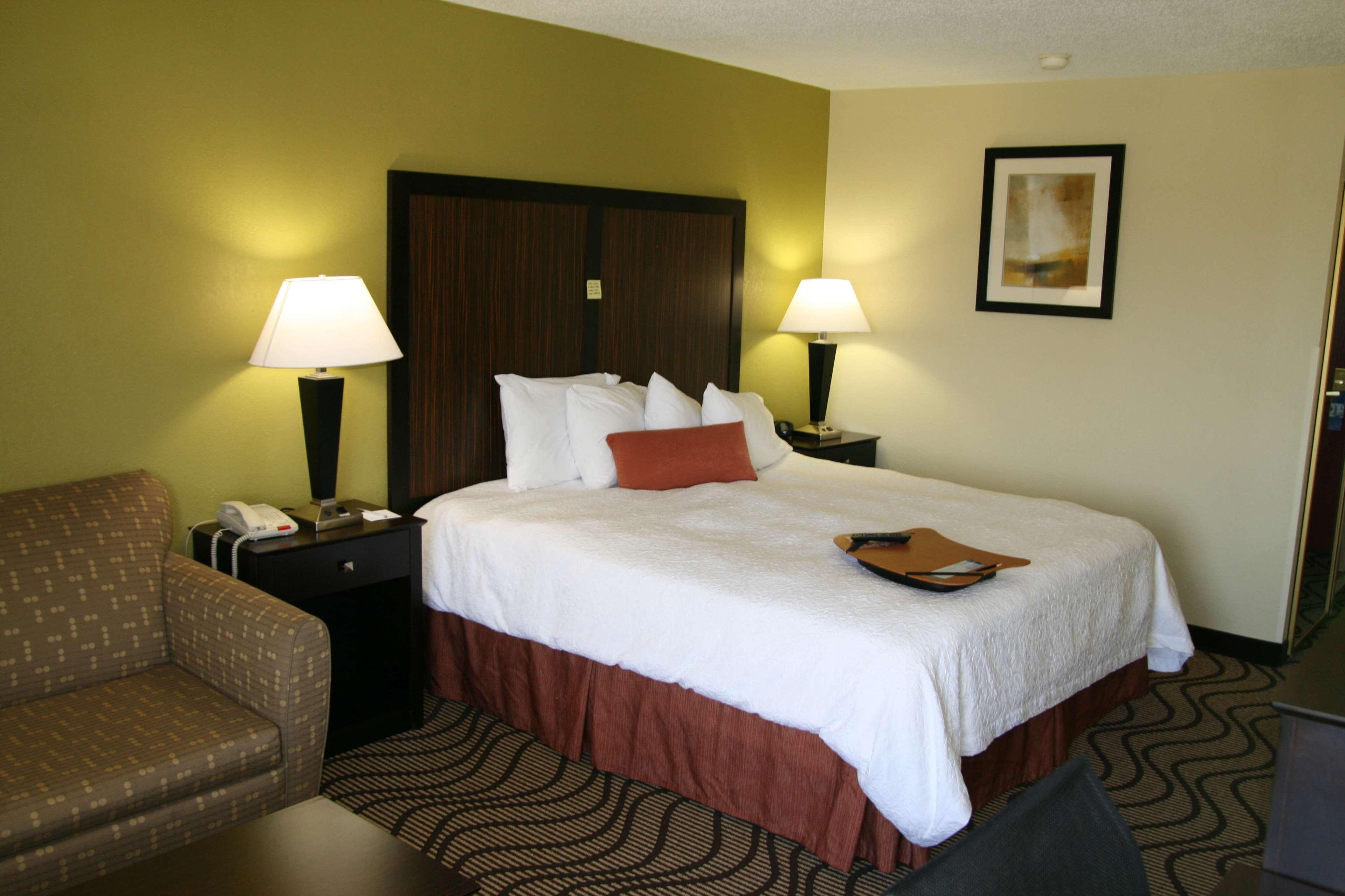 Hampton Inn Кървил Екстериор снимка