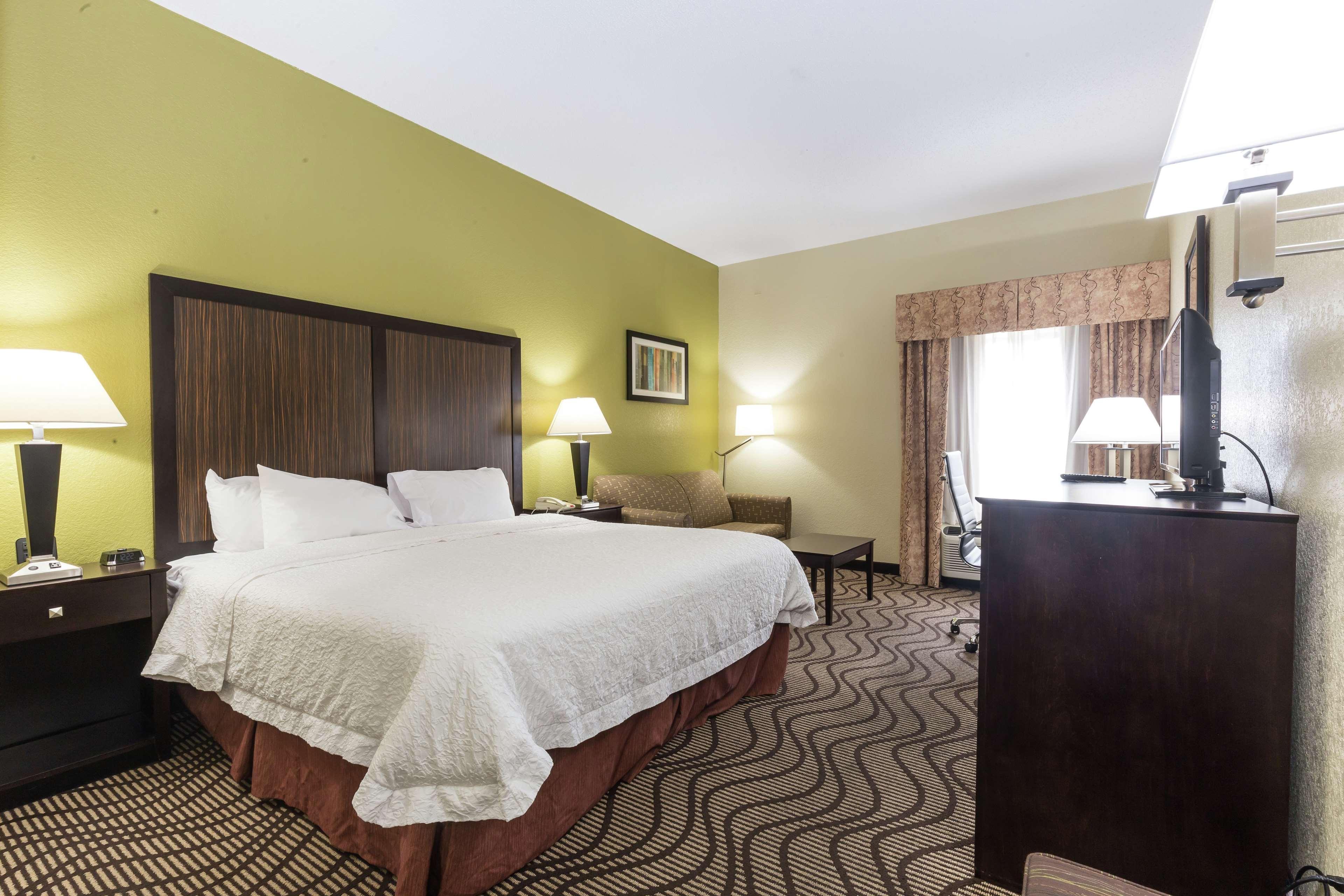 Hampton Inn Кървил Екстериор снимка