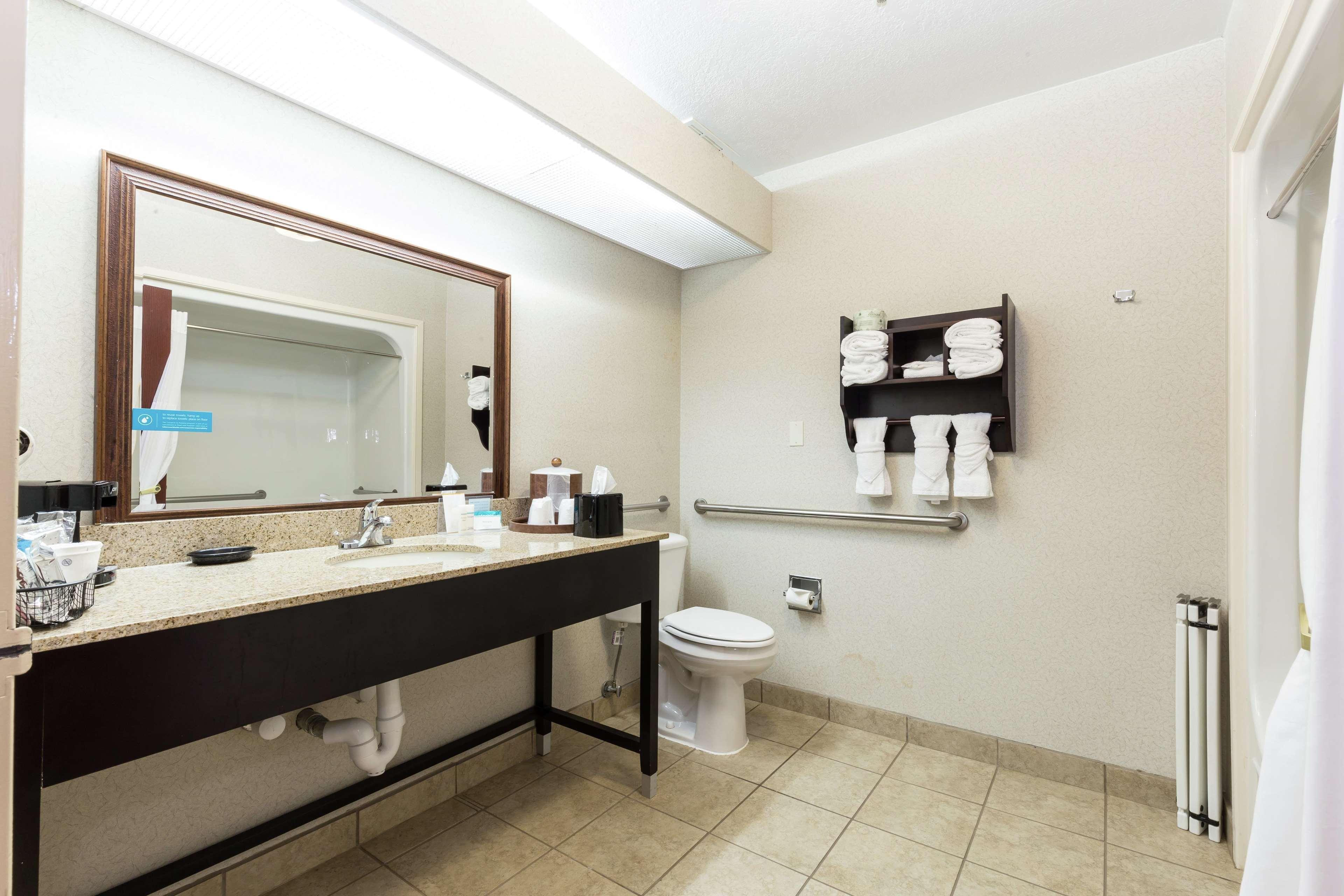 Hampton Inn Кървил Екстериор снимка