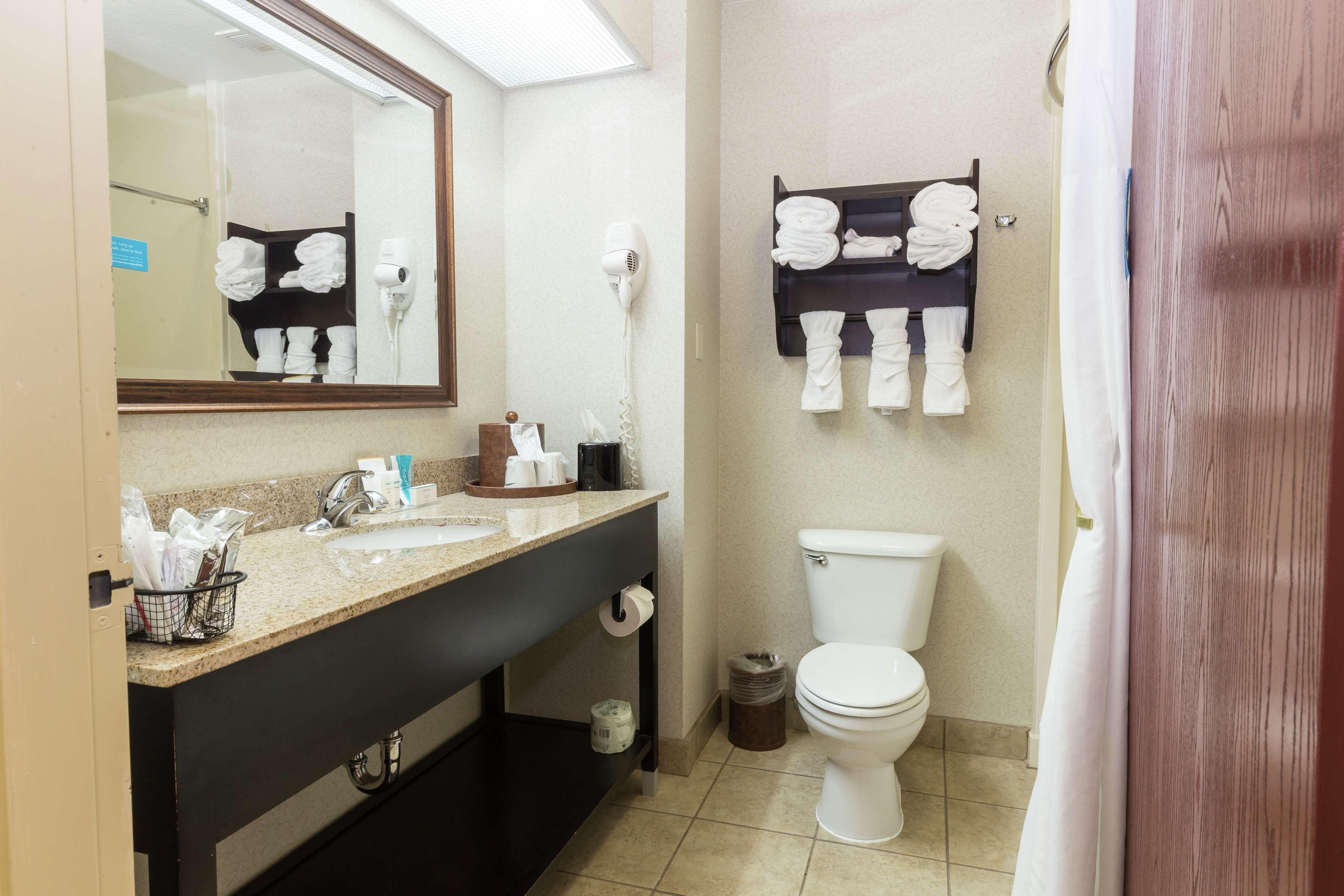 Hampton Inn Кървил Екстериор снимка