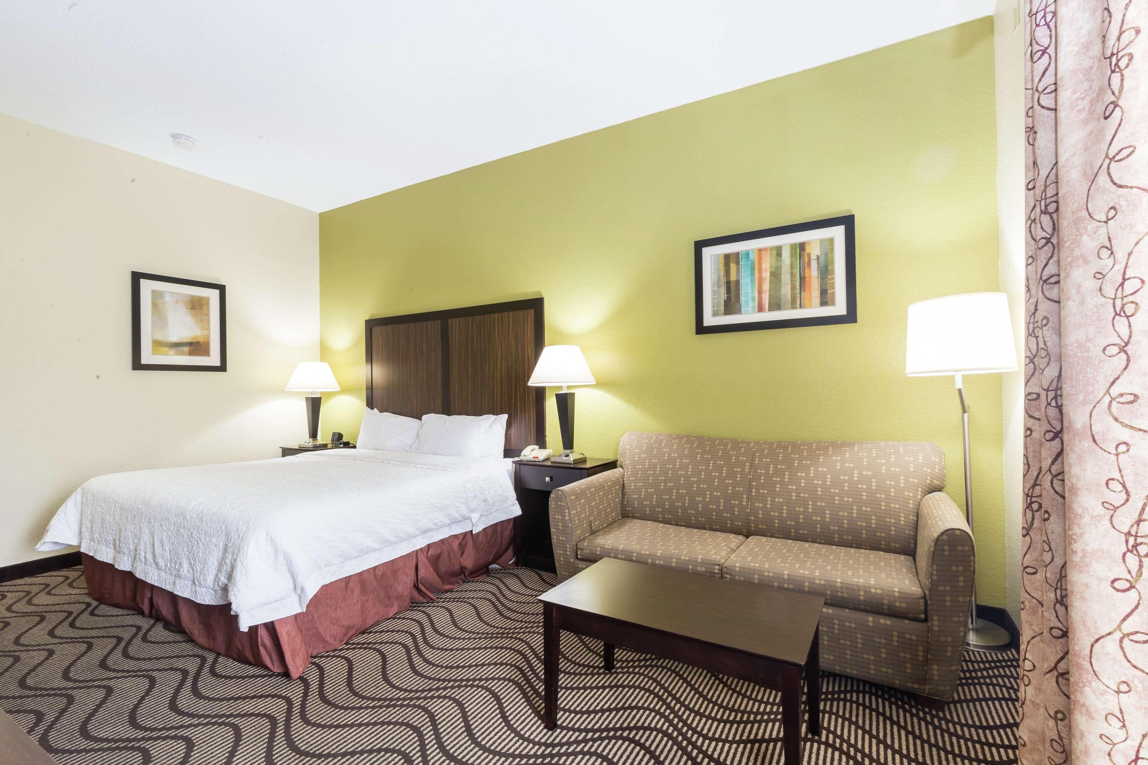 Hampton Inn Кървил Екстериор снимка