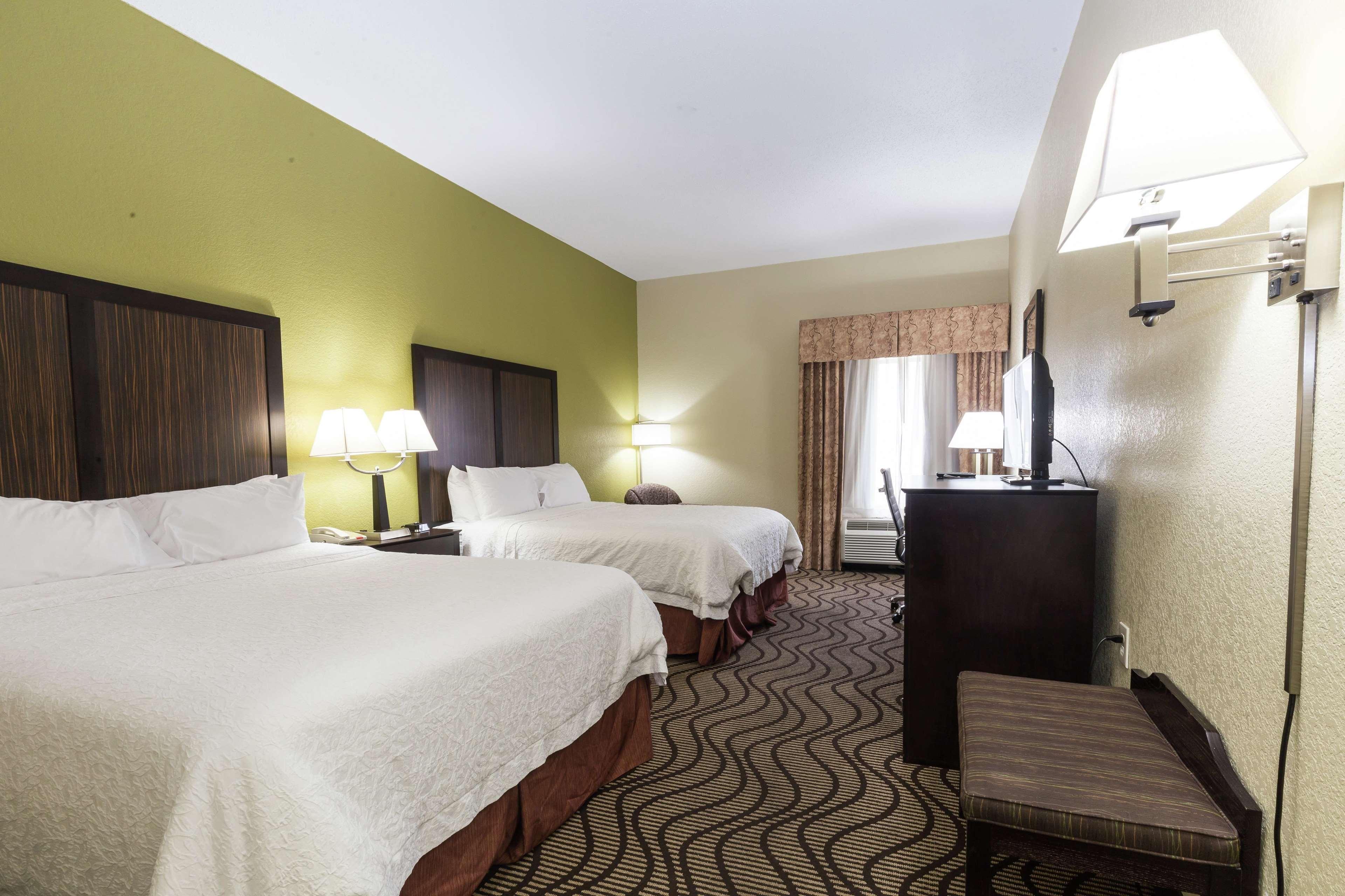 Hampton Inn Кървил Екстериор снимка