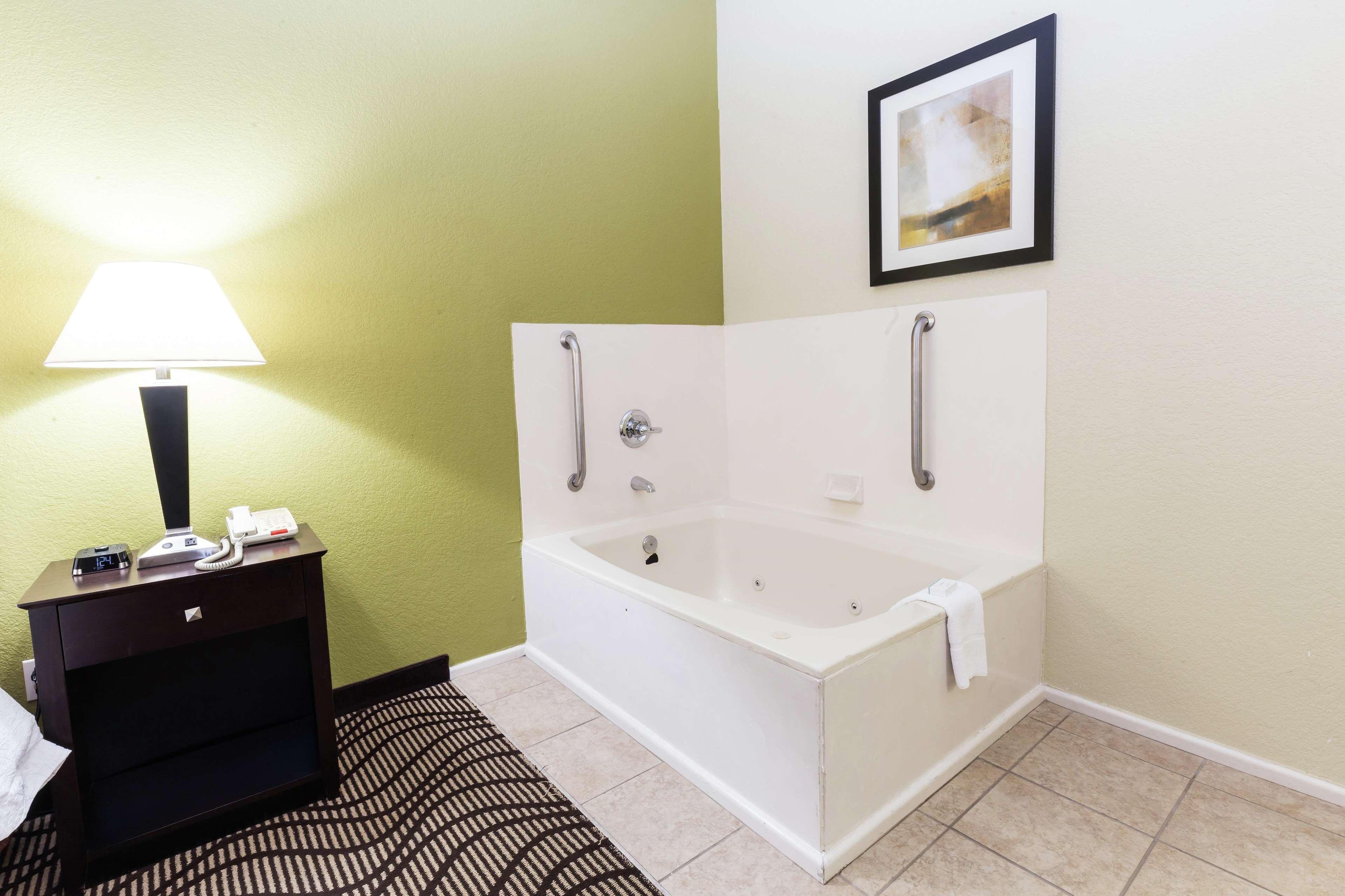 Hampton Inn Кървил Екстериор снимка