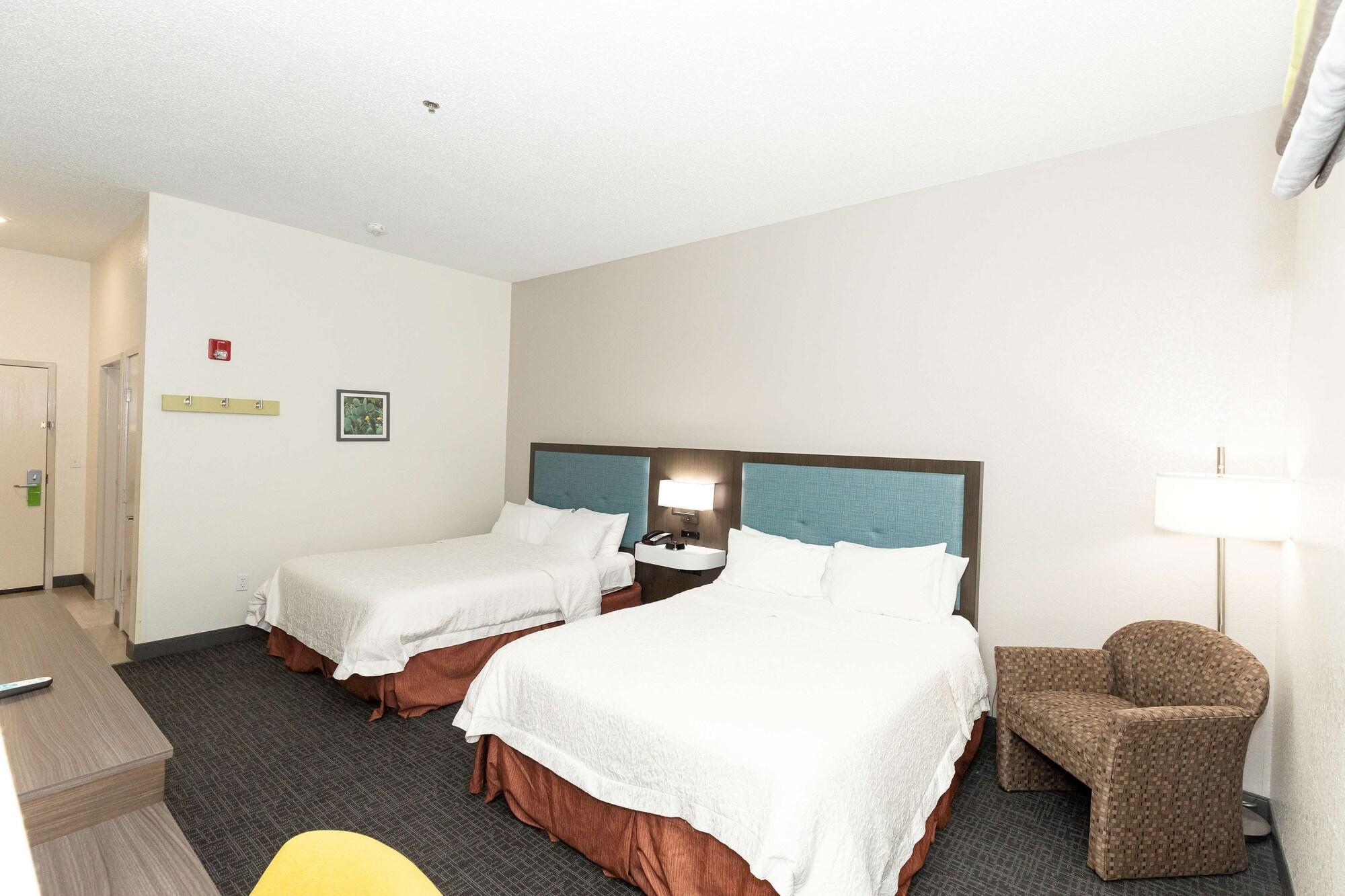 Hampton Inn Кървил Екстериор снимка