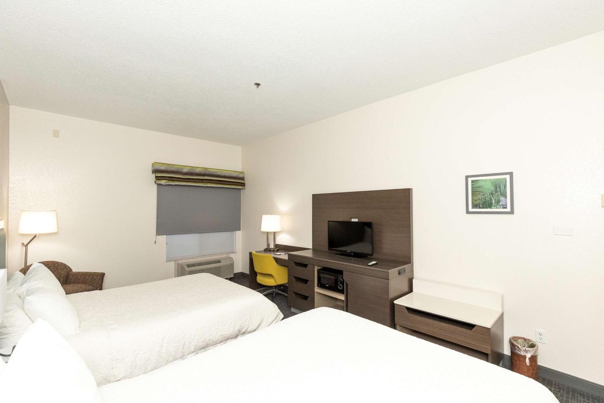 Hampton Inn Кървил Екстериор снимка