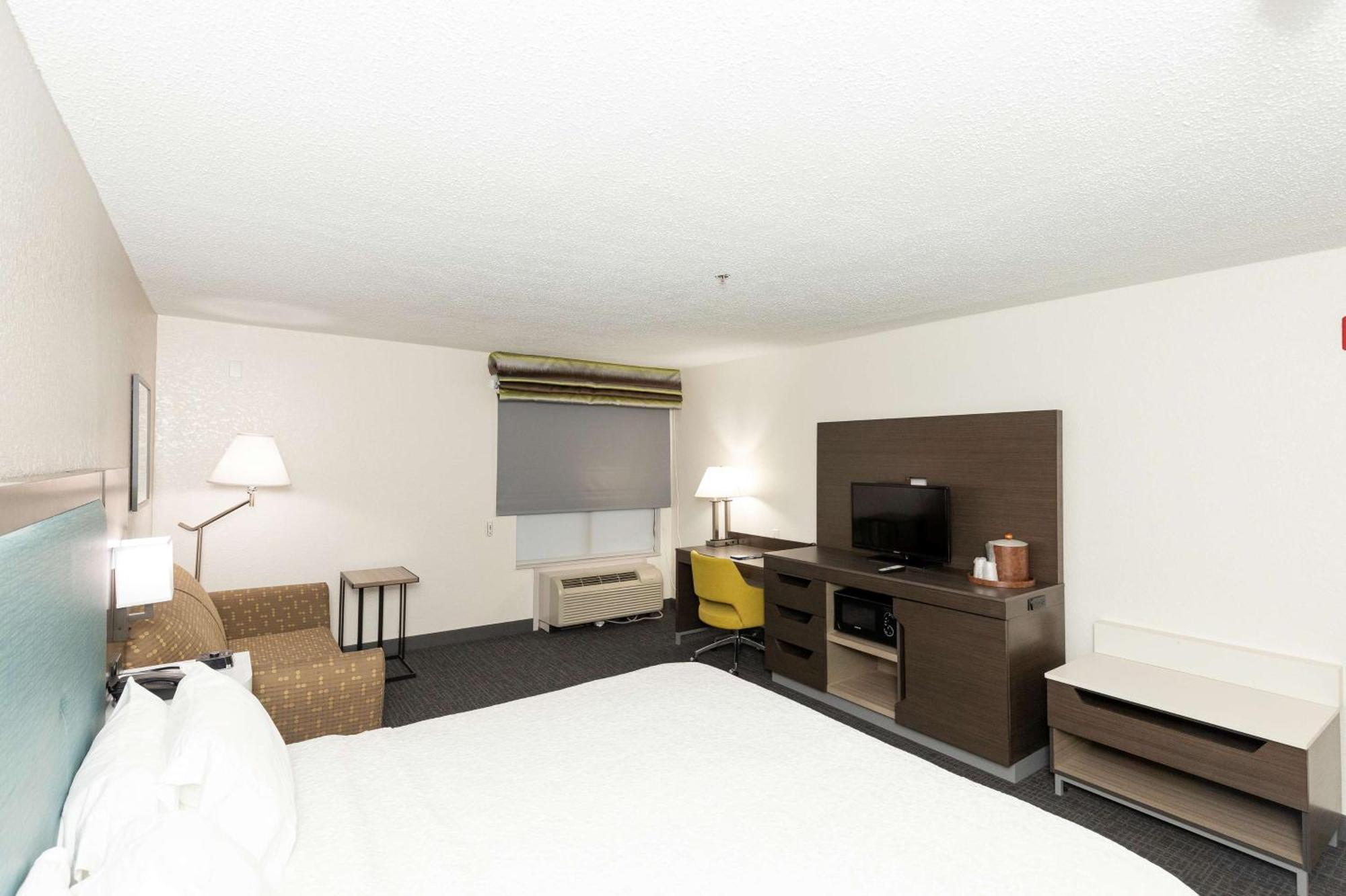 Hampton Inn Кървил Екстериор снимка